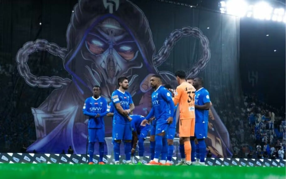 Torcida do Al-Hilal faz mosaico 3d de mortal kombat